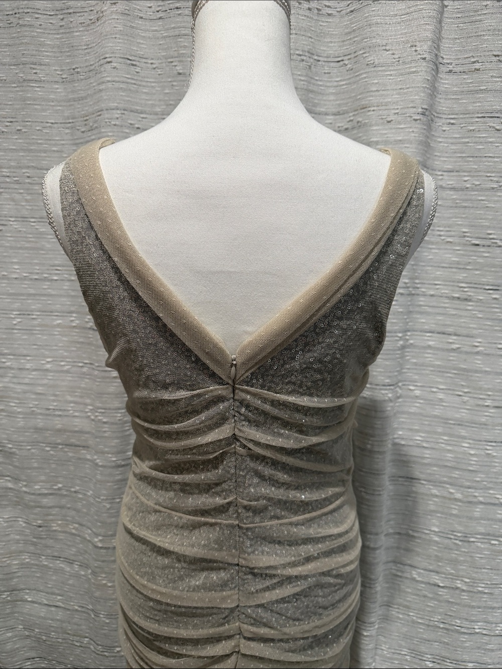 Express Champagne-Tone Sparkle Ruched Midi Dress - Picture 5 of 9